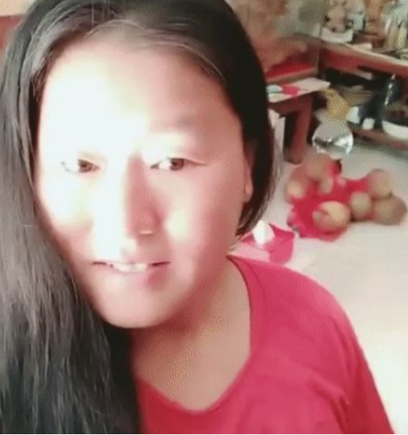 大衣哥妻子像变了一个人大衣哥都认不出来了