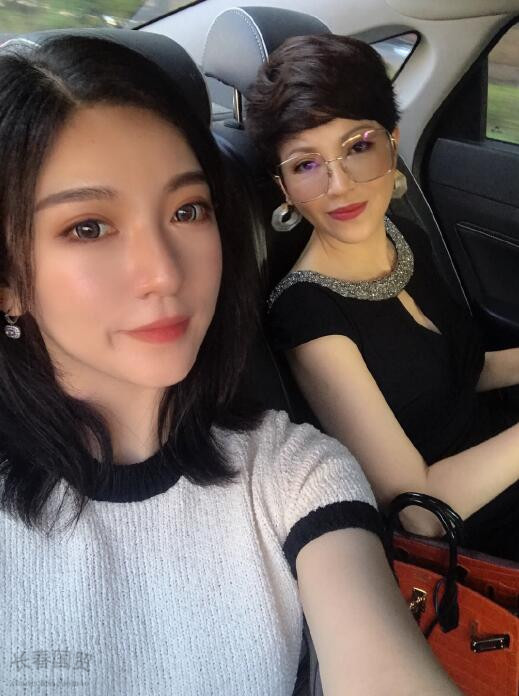 53岁杭天琪和24岁女儿合影照曝光,母女宛如姐妹