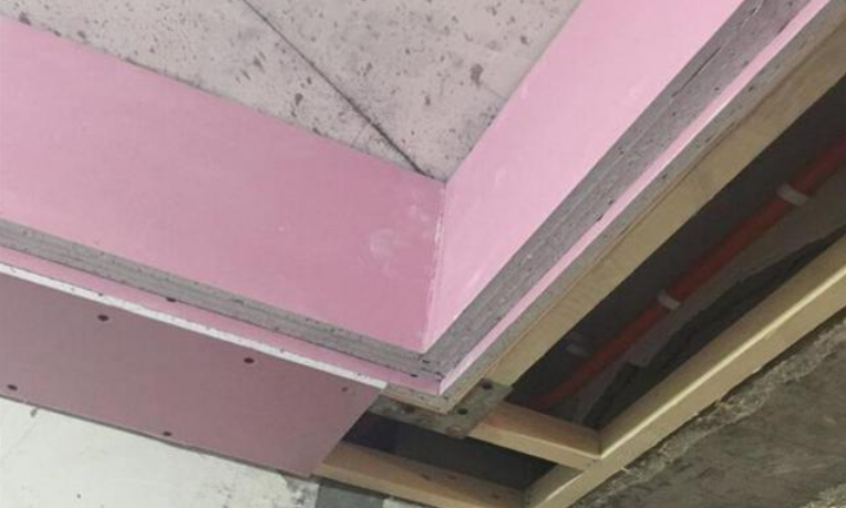 师傅这样做挂镜线吊顶,业主很满意,可结账时,他直说亏大了