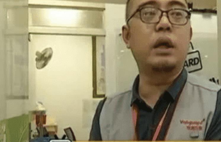 女子去华润万家购物,小票算出不对劲,收银员大喊:你想怎样?