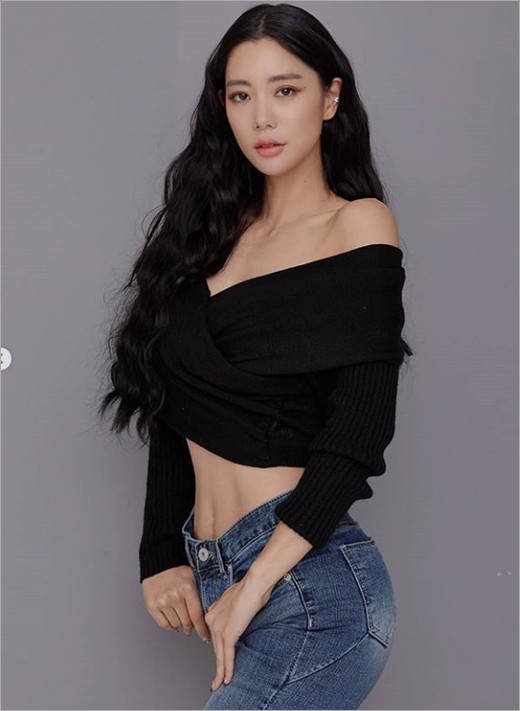 韩国女艺人clara社交网站发照秀迷人身材