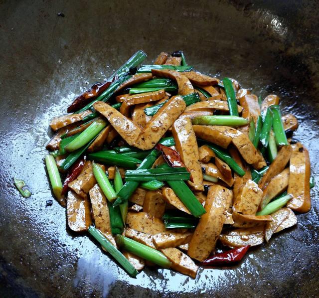 香干炒蒜苗,鲜香入味,超级下饭