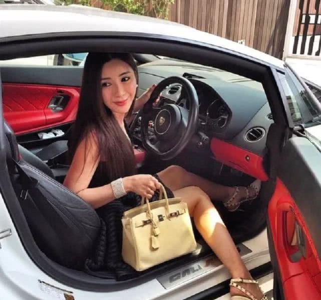 东南亚第一贵妇,年近半百,却像少女,前夫给她2亿,每日豪车出