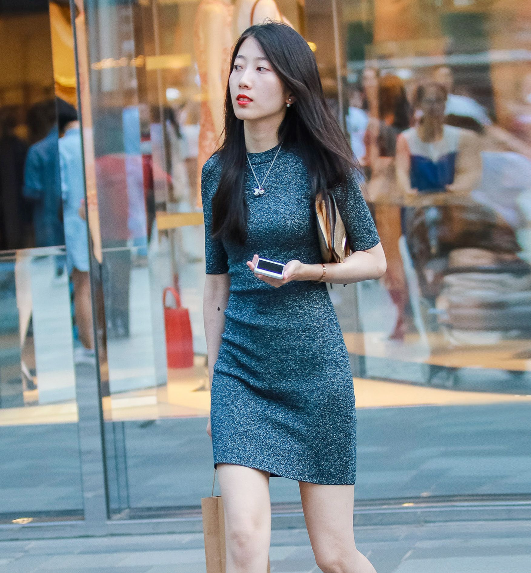 街拍潮流时尚的穿搭你能驾驭住几套女生出街必备哦