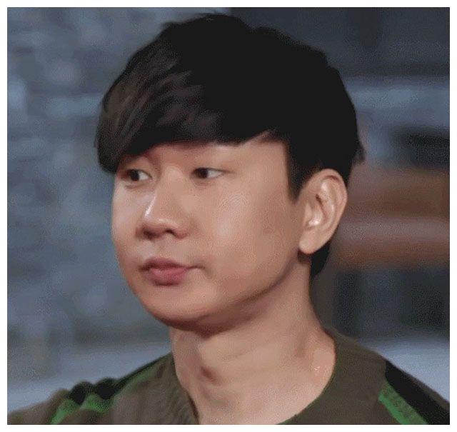 周杰伦胖了林俊杰胖了许嵩胖了就剩他54岁仍像24岁青年