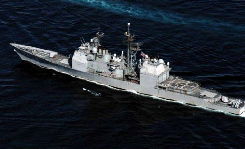 阿利伯克驱逐舰与提康德罗加巡洋舰哪个战斗力