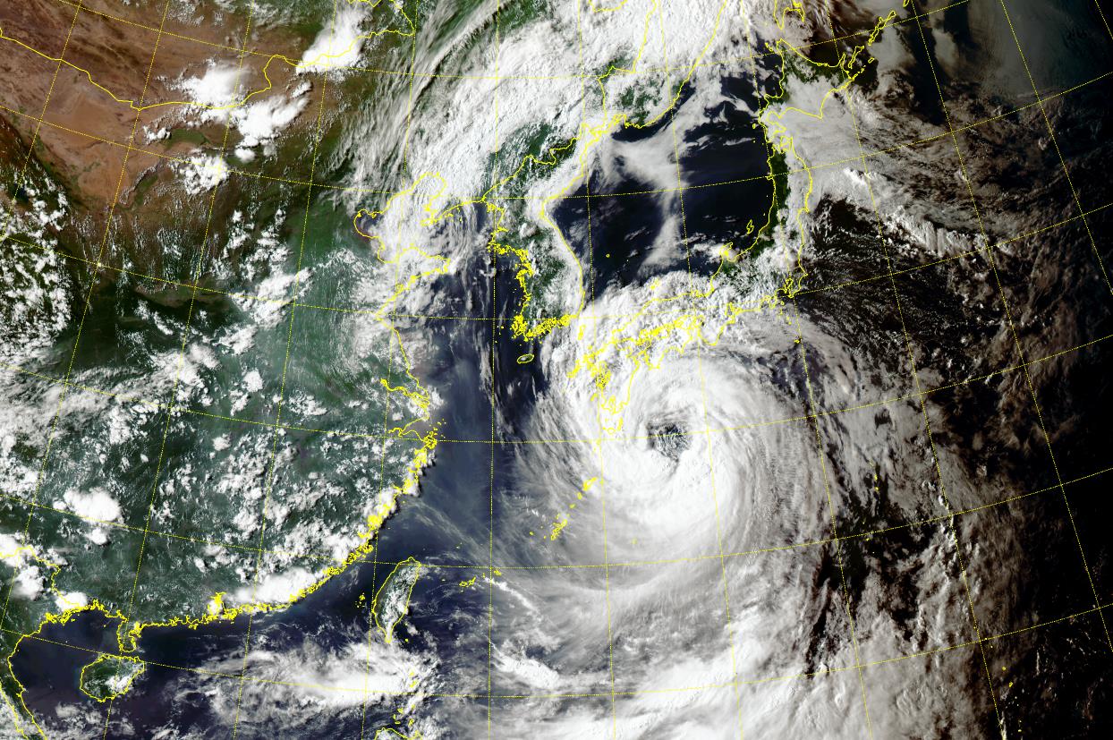 台风罗莎正携"巨眼"登陆日本!权威云图:能装下日本所有大城市