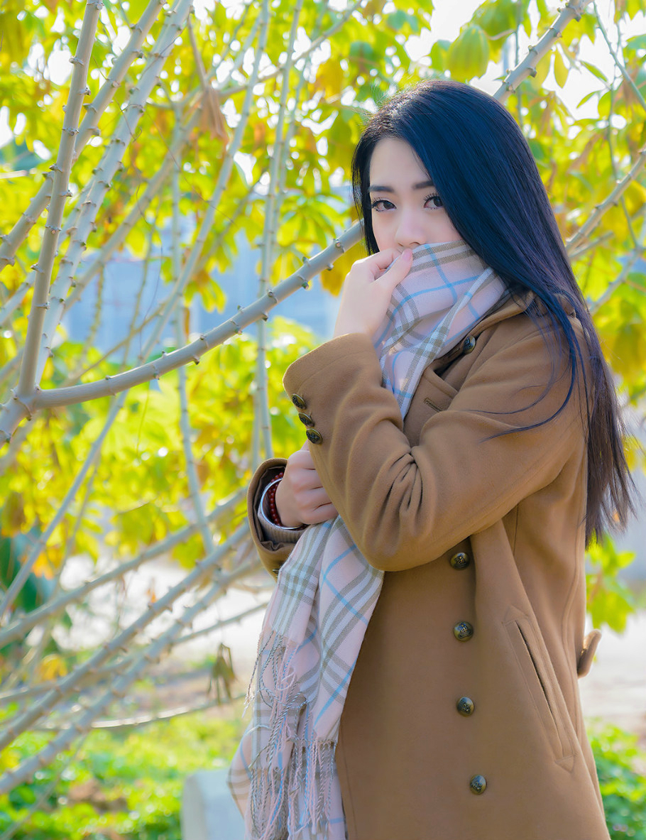 美景阳光下一个那清纯伊人长发丽人|伊人|丽人|长发_新浪新闻