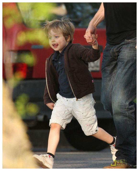 朱莉和皮特的假公子希洛要长大了,姿色秒杀国内外一切小鲜肉