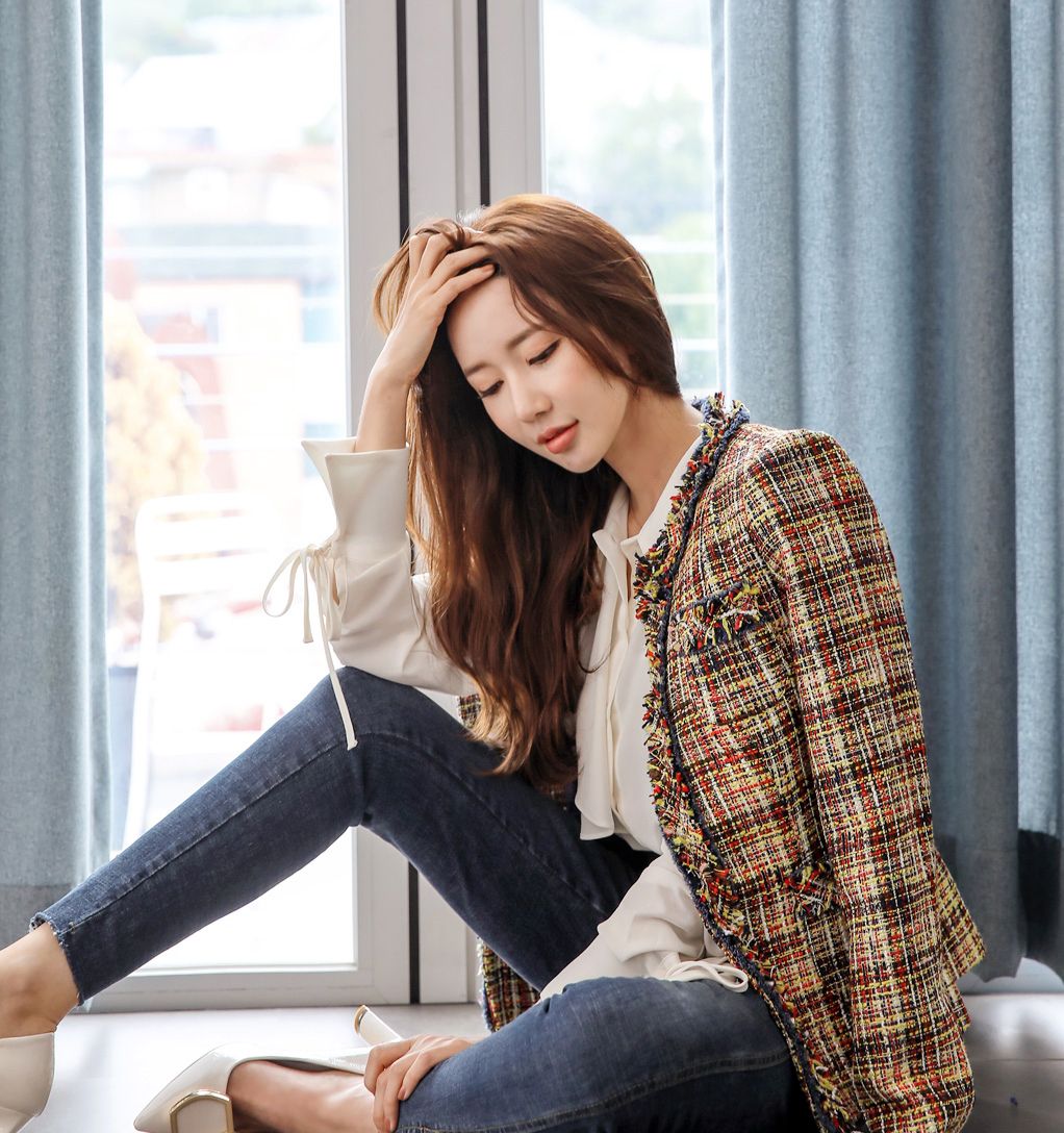 李妍静系列-小香风彩色粗花呢外套配前侧个性开叉紧身牛仔裤