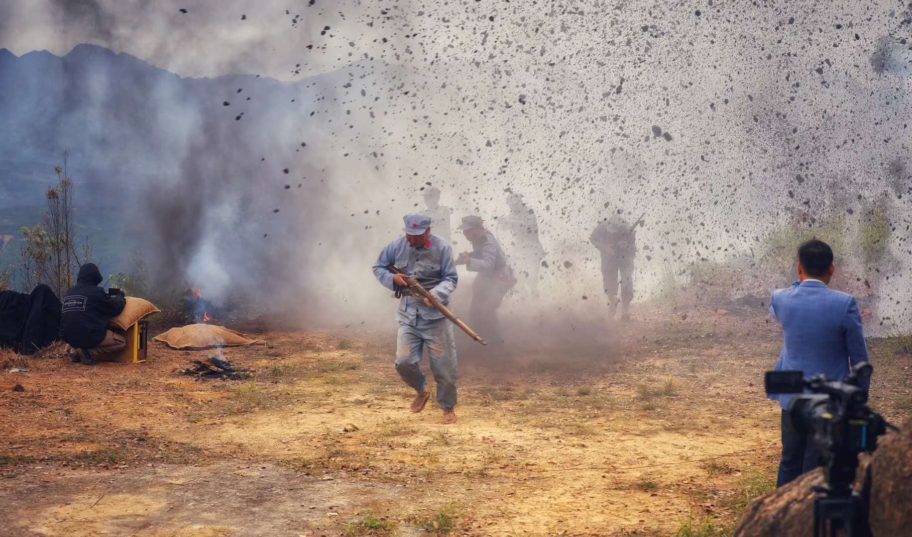 杭州年轻摄影师相貌酷似伟人入选战神粟裕特型演员