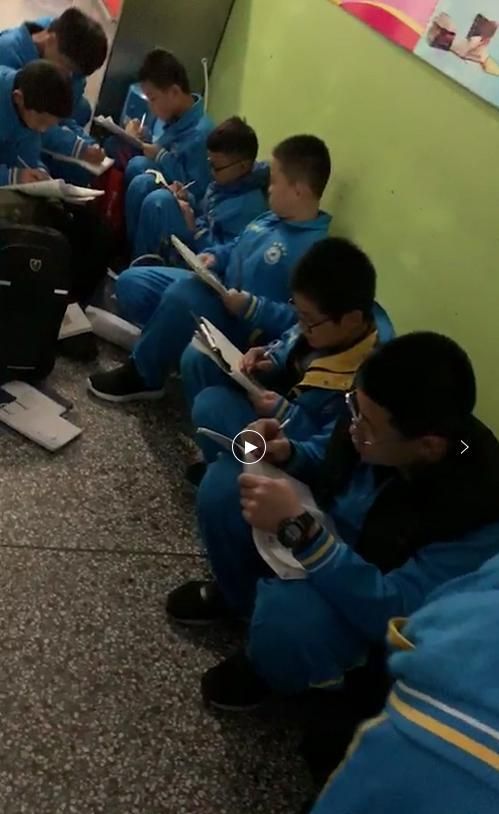 邯郸市扬帆中学乱收费引发家长吐槽,班主任制止在微信群里讨论