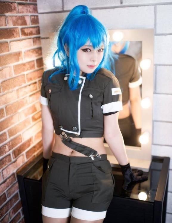 拳皇cosplay,沙雕网友:杀马特八神庵不是c位?这照片要重拍!