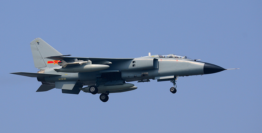 飞豹歼击轰炸机安全性最差,为何仍是海航核心战斗力?