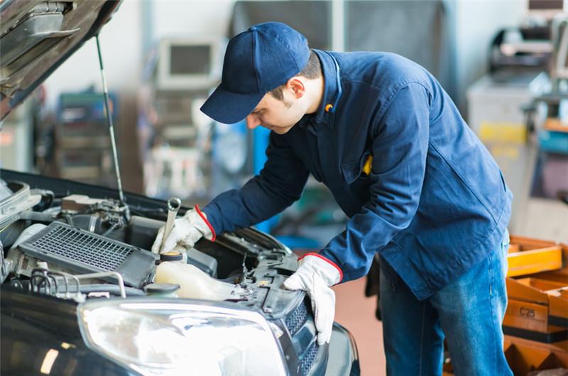 修车后别忘了把4个旧零件带走,维修工不要你就亏大发了!