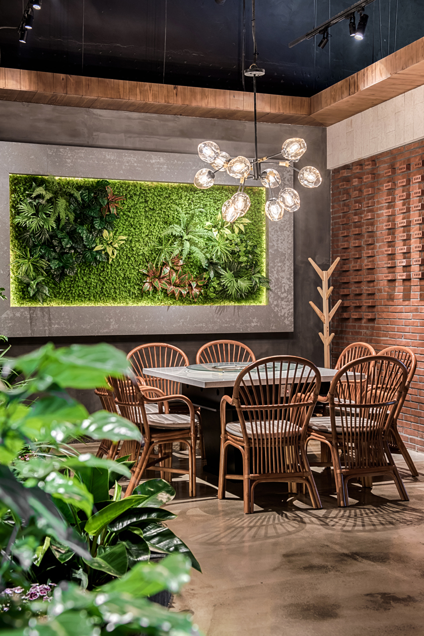 刘熠作品:365㎡现代自然风餐饮空间,水泥与原木营造的东方神韵|餐厅