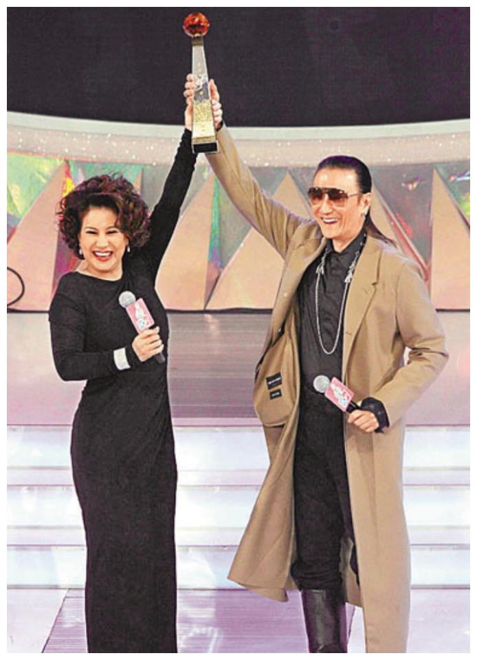 丈夫去世4年她生下女儿,37年守寡单身带女|甄妮|守寡|傅声_新浪新闻