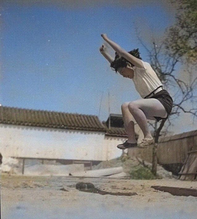 民国老照片:1939年北京女子师范大学体育系(科)学生训练场景