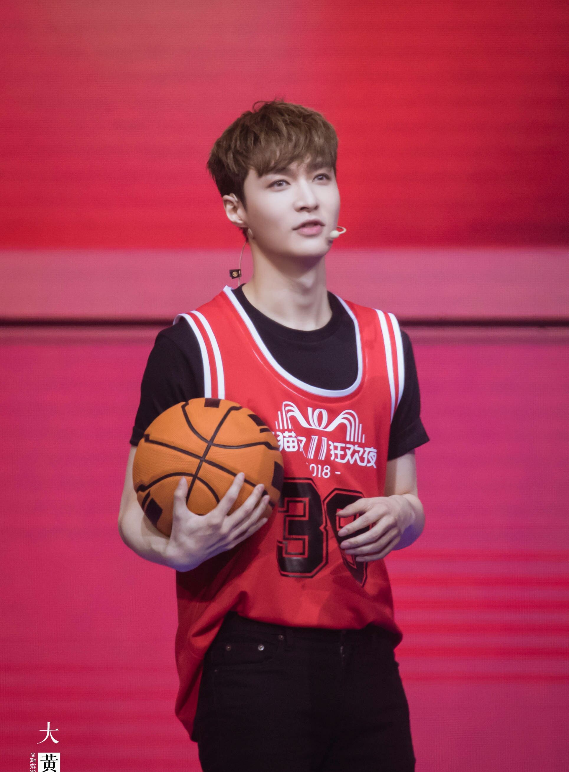 男明星喉结杀,朱一龙,刘昊然,杨洋的喉结绝了