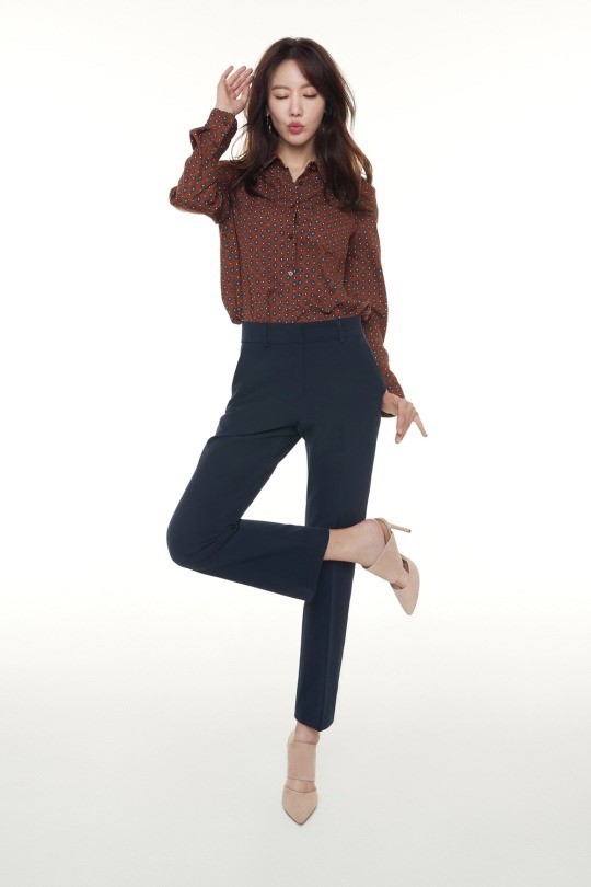 韩国女艺人金雅中最新代言宣传照曝光