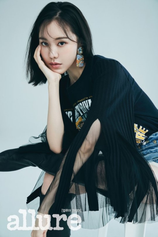 韩国女艺人金艺媛最新杂志写真曝光|金艺媛|杂志|韩国女艺人_新浪新闻