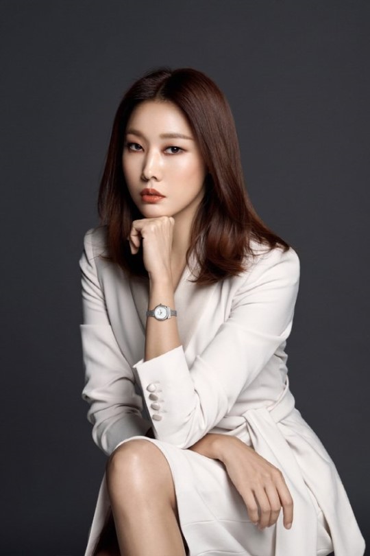 韩国女模特韩惠珍最新杂志写真曝光