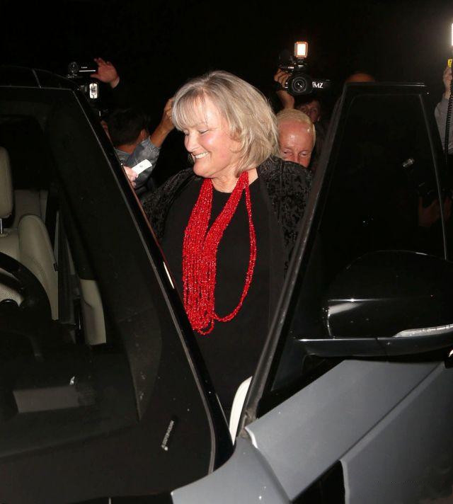 近一段时间,天王迈克尔·杰克逊昔日性侵风波再度惹争议,而黛比·罗看