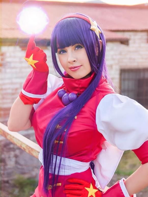 拳皇cosplay,沙雕网友:杀马特八神庵不是c位?这照片要重拍!