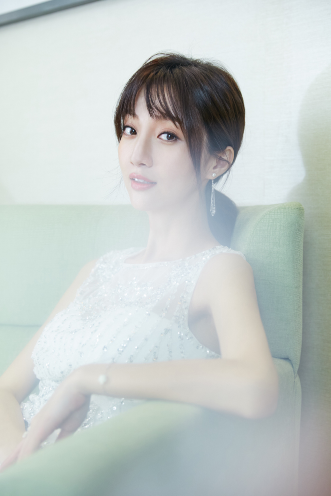 生日会官宣签约萌样影视,郑雅文开启事业新版图