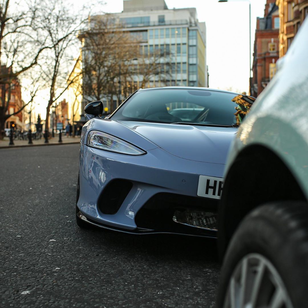 迈凯伦gt实车街拍优雅简洁的设计