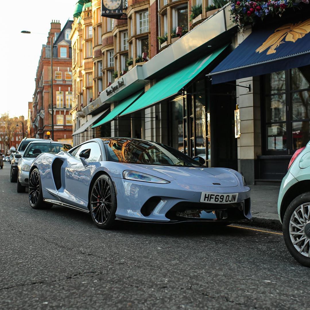 迈凯伦gt实车街拍优雅简洁的设计