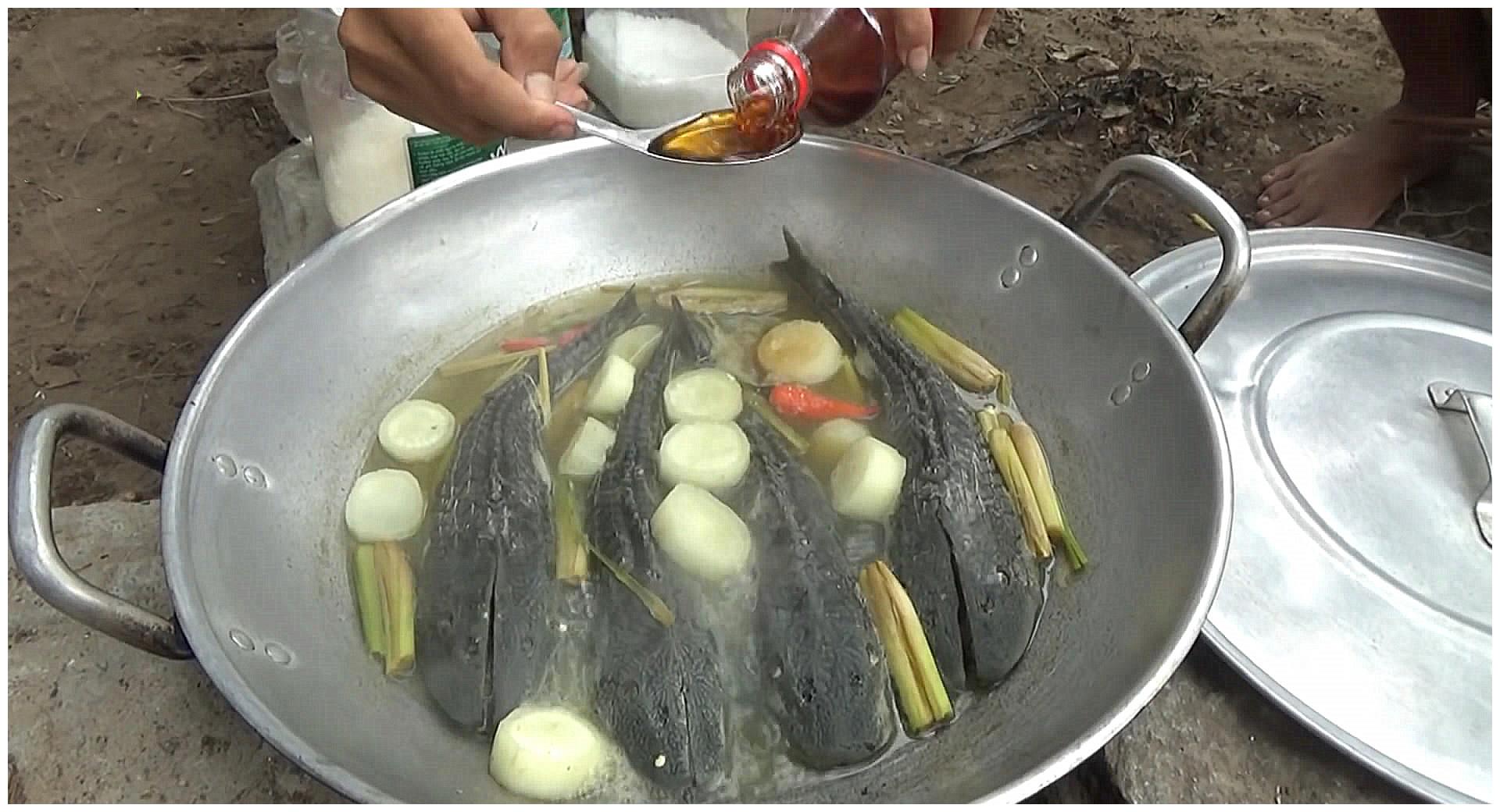 小伙钓到4条"清道夫鱼",看起来特别肥,煮好吃时想哭