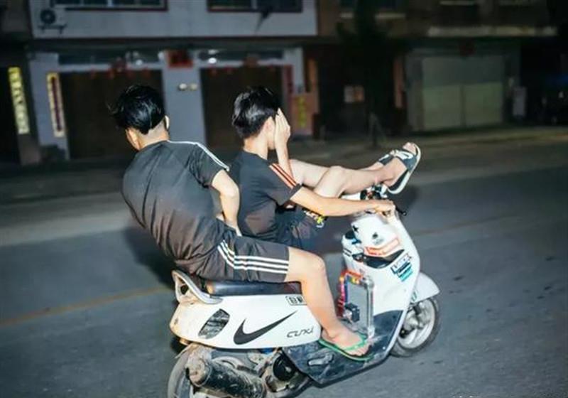 为什么要禁止鬼火摩托车上路?交警:就冲3点危害,根本没得洗!