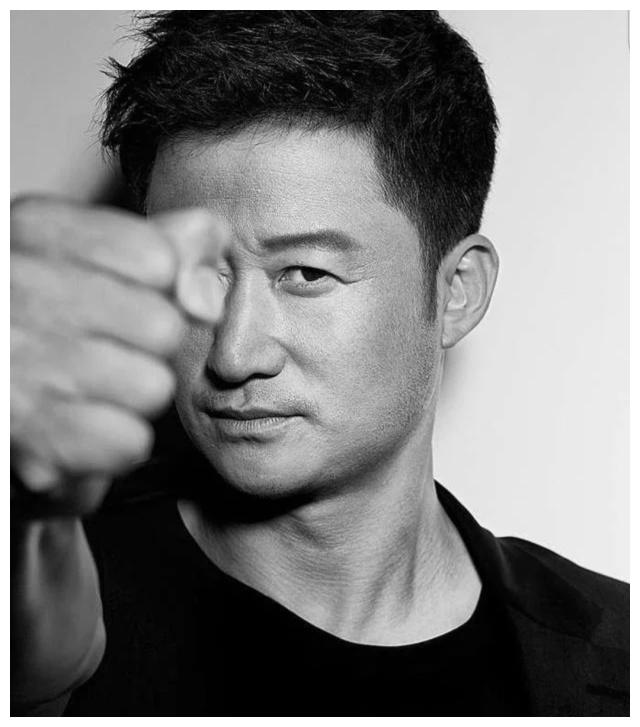 吴京电影票房创新高,成龙以不用替身名扬四海,功夫明星还有谁?