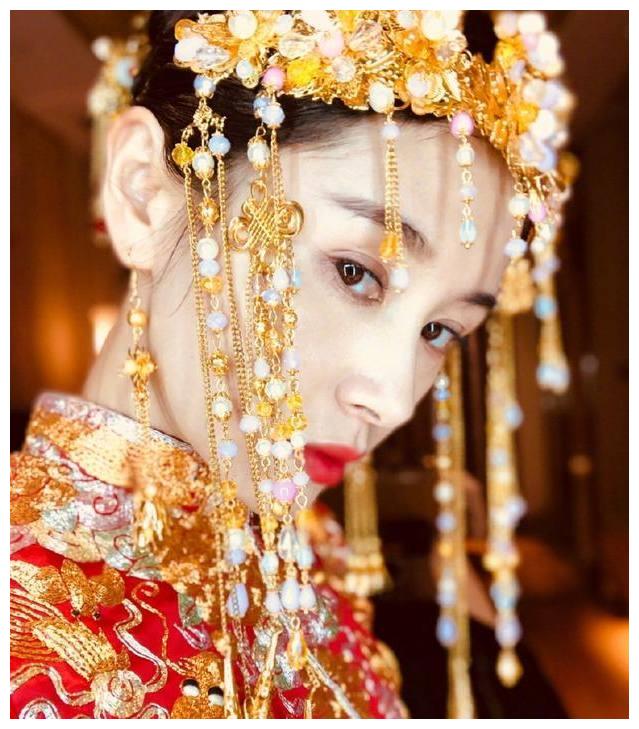 盘点穿凤冠霞帔谁最美林心如冷峻的眼神,第四张造型太惊艳!