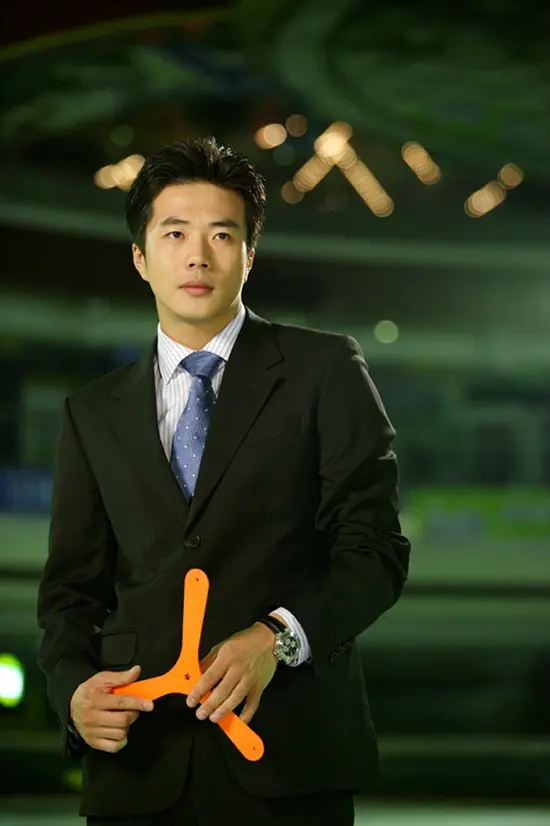 他是《天国的阶梯》里的车诚俊,演过"马粥街"