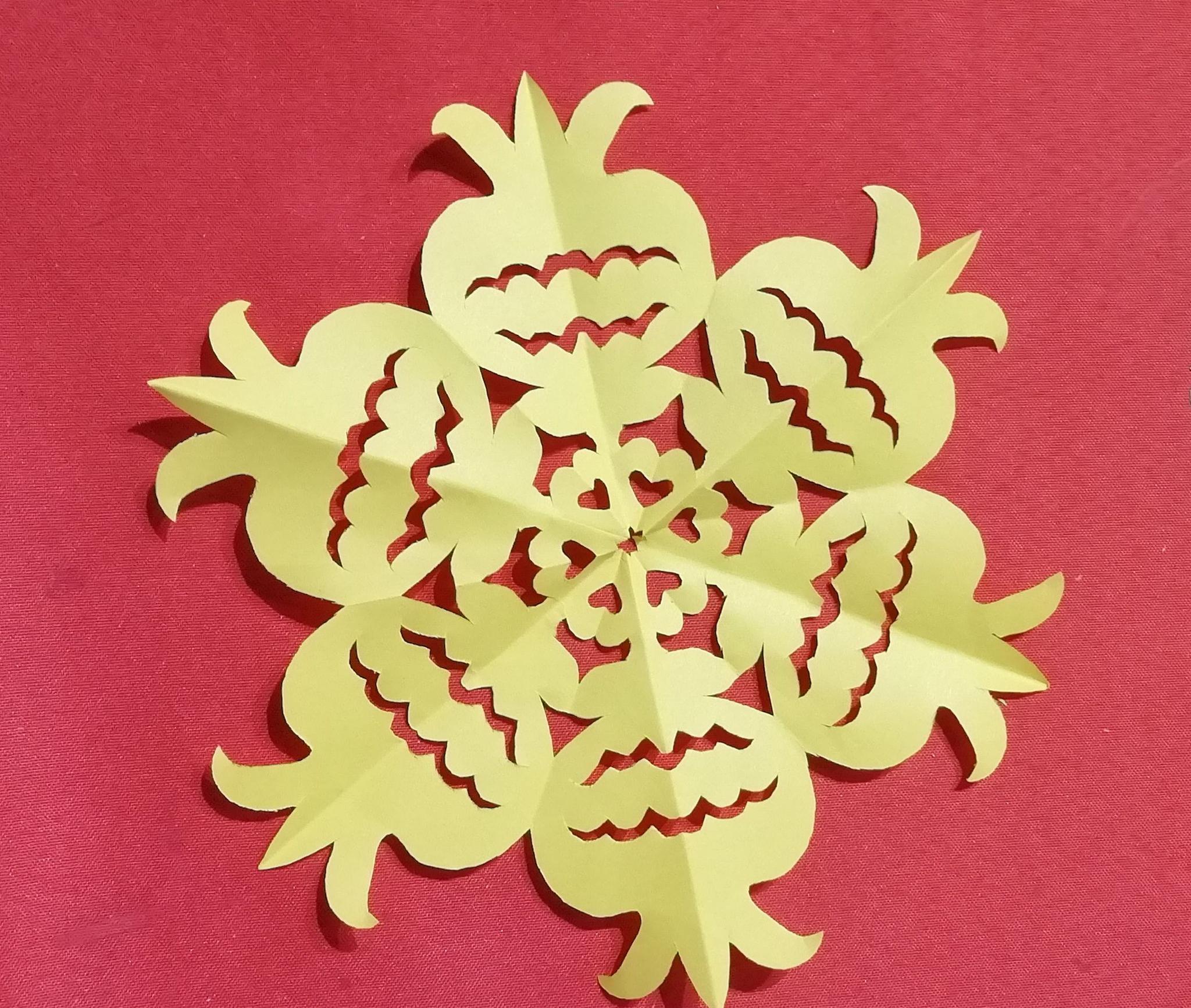 六分团花剪纸《六个石榴》《六个荷花》