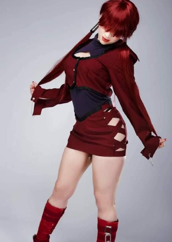 拳皇cosplay,沙雕网友:杀马特八神庵不是c位?这照片要重拍!