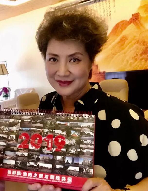 57岁萨仁高娃近照因主演公关小姐走红经商多年现身价过亿