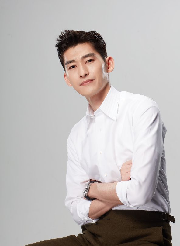 "霸道总裁"张翰,成熟稳重的帅气大男孩,多少女生心目中的男神