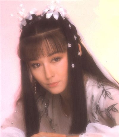 看了"小龙女"潘迎紫年轻的照片,网友惊叹:简直是"画中仙"!