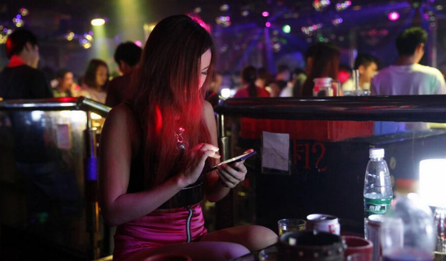 实拍酒吧舞女的真实生活,背后付出努力和汗水却常被人误解|舞女|可可