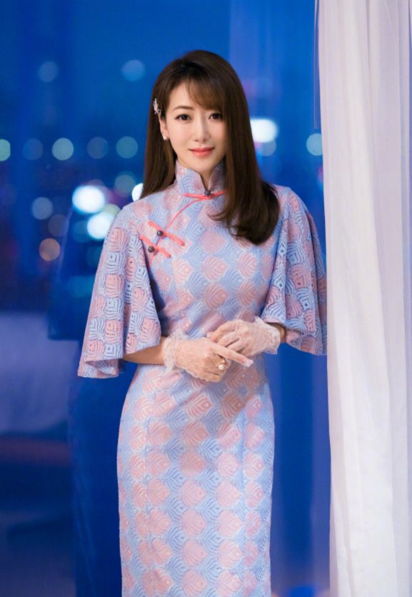 2010年参演神话剧《活佛济公》,饰演胭脂一角,济公(李修缘)俗世的妻子