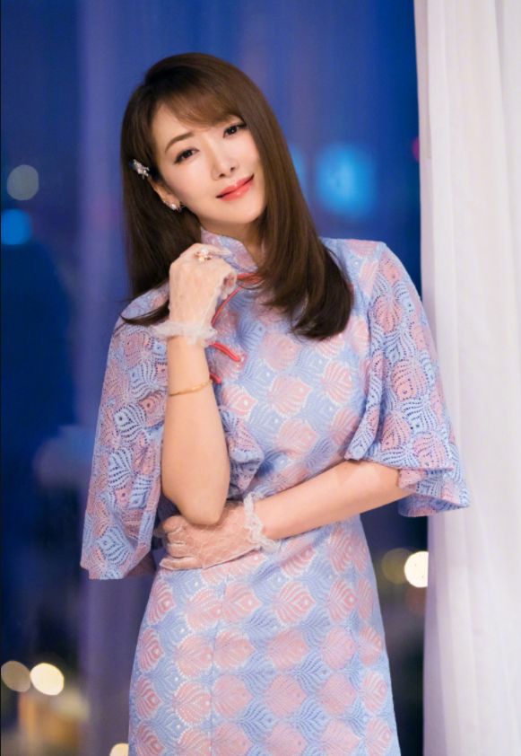 2010年参演神话剧《活佛济公》,饰演胭脂一角,济公(李修缘)俗世的妻子