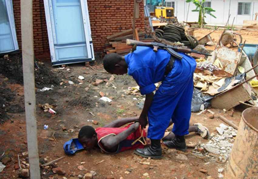 实拍非洲小偷偷窃的物品令人无语被抓后下场很惨