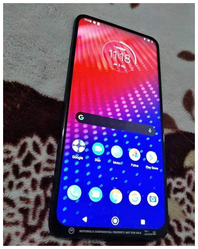 摩托罗拉最新motoz4force谍照带弹出式摄像头和后置led环