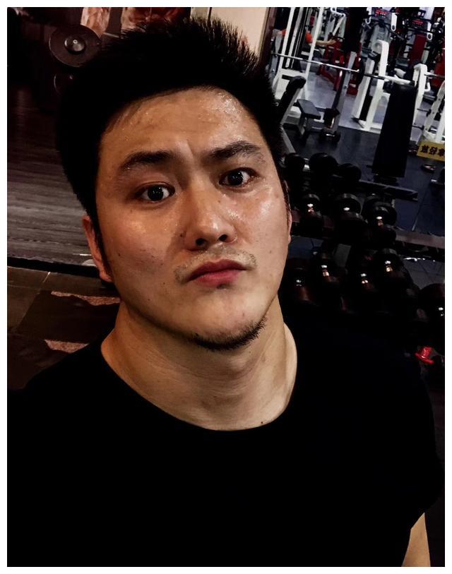 中国泰森叫阵一年惨遭52岁大爷虐打|张麒|邓勇|泰森_新浪新闻