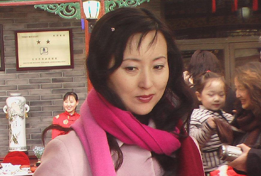 陈晓旭真实的生活照,当陈晓旭看到林黛玉模型时,自己都被逗乐了