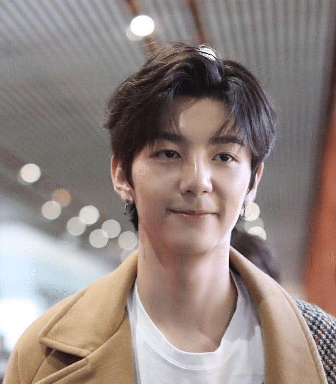 张丹峰,洪欣之子张镐濂无修图曝光,五官奇怪,被嘲丑