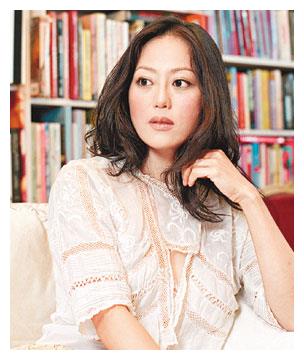 她散尽两任丈夫家财,同时交往五个外国男友,离婚后拍三级片谋生